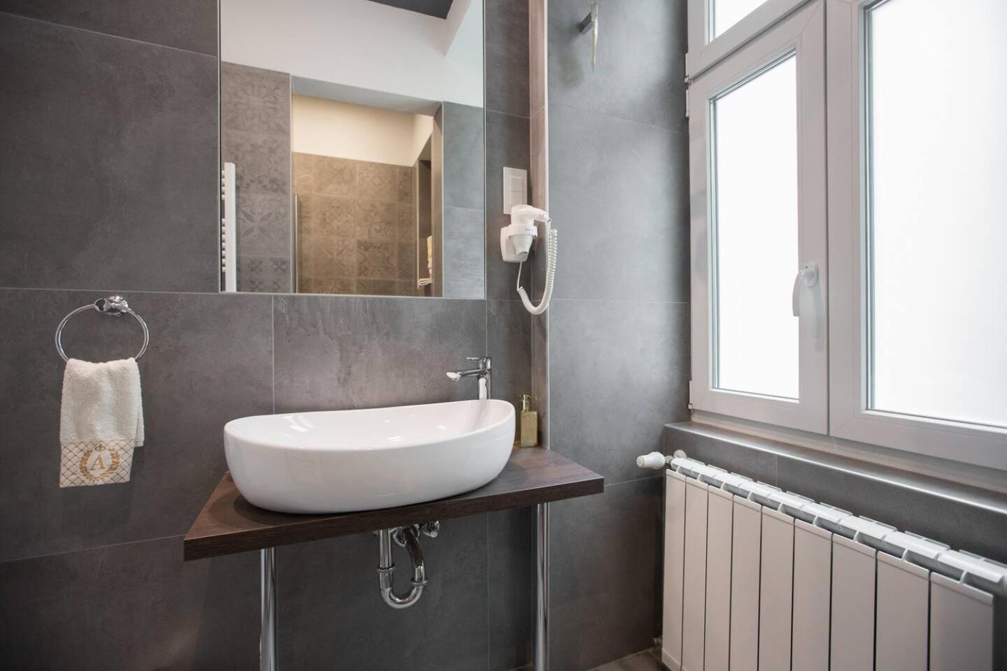 Aurelia Antik Apartments & Rooms, Zagreb City Center Ngoại thất bức ảnh